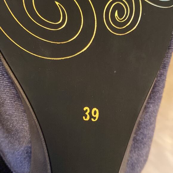 Rungg Gold Bloom handmade in India Velvet embellished shoes size 39/ US 8- 8.5 - Picture 10 of 12